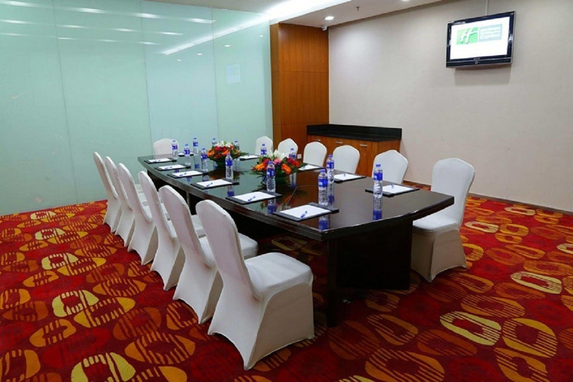 Holiday Inn Express Tianjin Binhai Esterno foto
